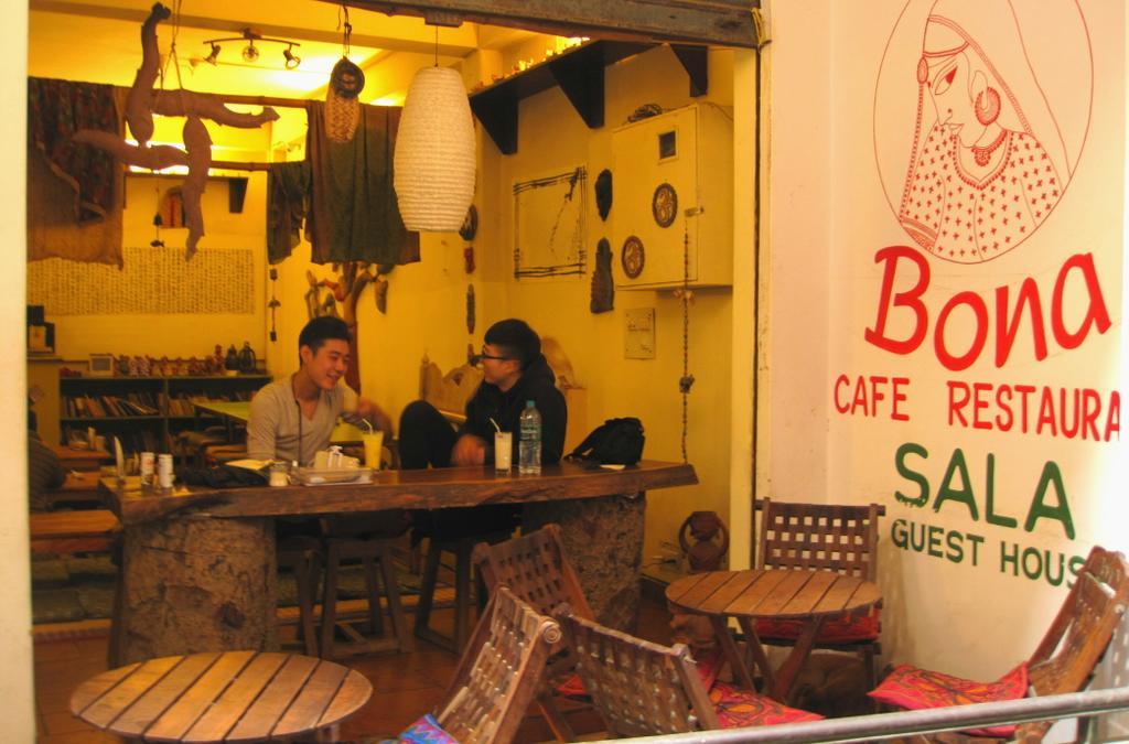 Bona Cafe Restaurant & Sala Guest House Варанасі Екстер'єр фото
